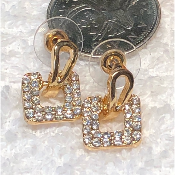 Light Gold rhinestone earrings NWOT- shiny SQUARES - Picture 4 of 9